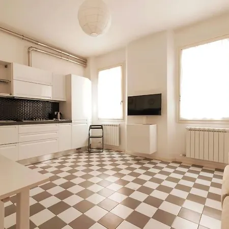 Celestia Canal View Renovated Apartment Venice
