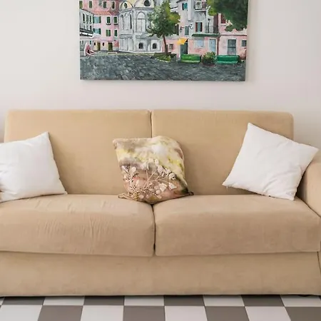 Celestia Canal View Renovated Apartment Venice